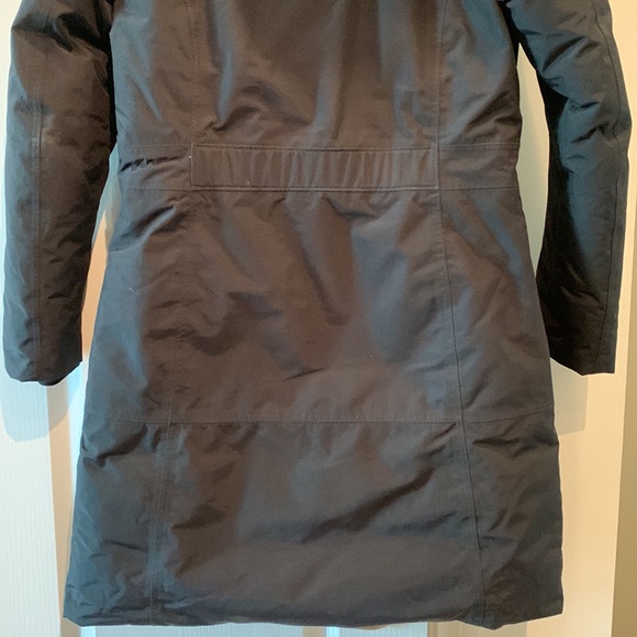 North Face women’s parka with faux fur hood. - Picture 10 of 10